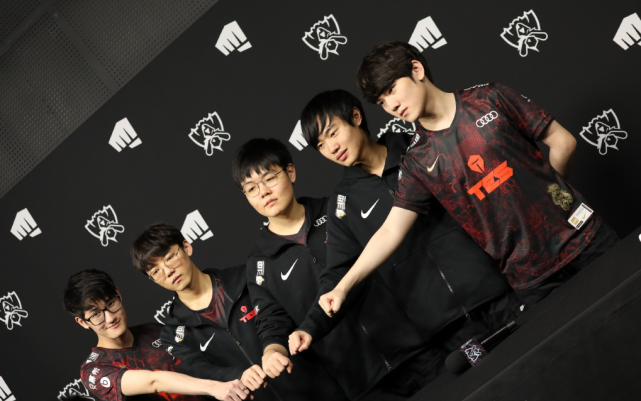 用身位卡位 用身位卡位